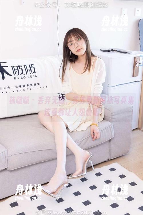 袜啵啵 - 丢弃无聊，苏苏最新网袜写真集，连看都让人想偷眼！
