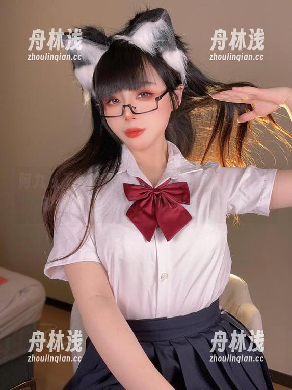 阿九从不咕咕(九言)的泳池图集：人说好的水都是这样的，麻烦给我个解释