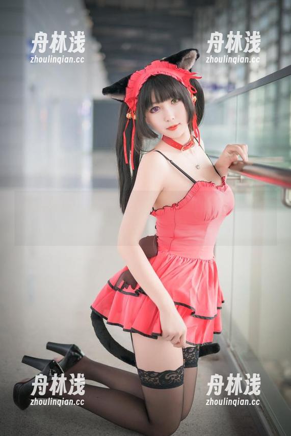 雯粥粥 雯粥粥的写真,有一种背影让猫咪也嫉妒的呆萌!