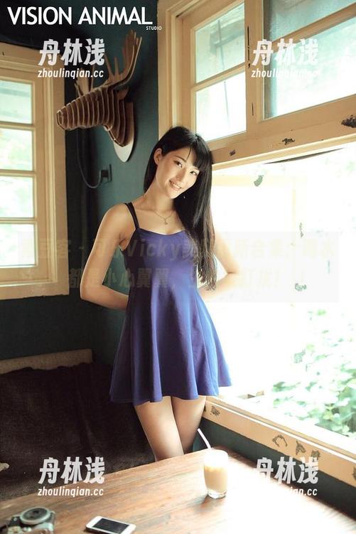 青豆客 - 可乐Vicky美腿更新合集：喝水都是小心翼翼，生怕被打扰！