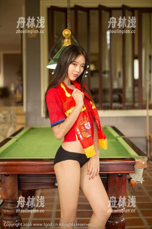 青豆客 - 粉色缤纷，施忆佳Kitty酱的写真套图开启了一场肆意的狂欢