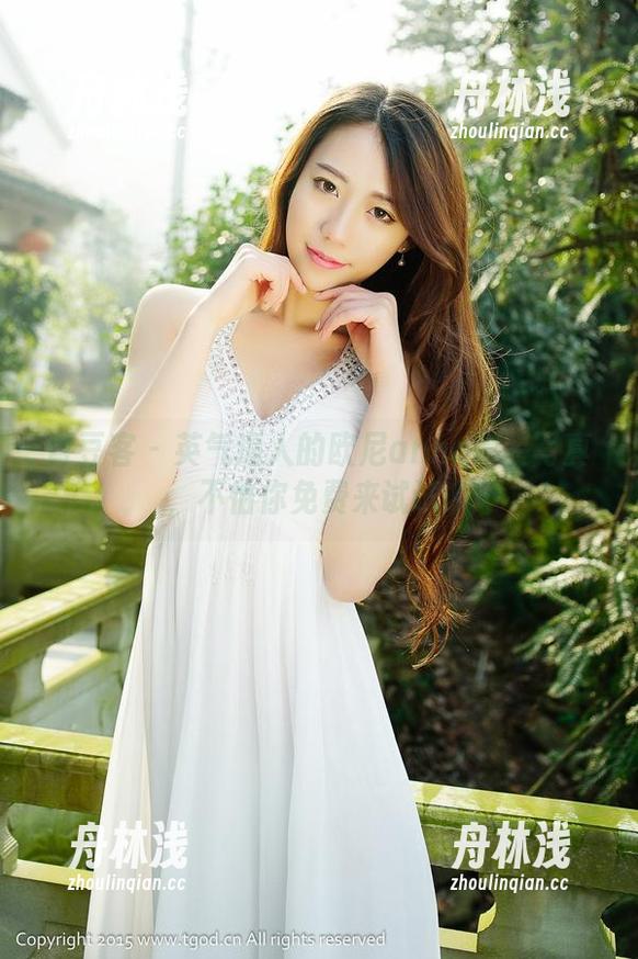 青豆客 - 英气逼人的欧尼anne套装写真，不怕你免费来试试哦