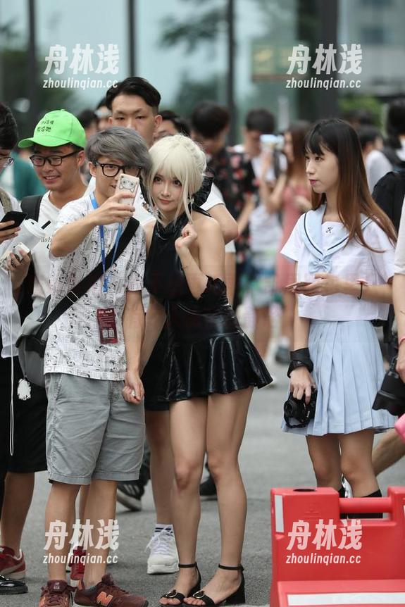 魔镜街拍 - 我不想再听雨，凯恩图包里只有令人愉悦的静谧
