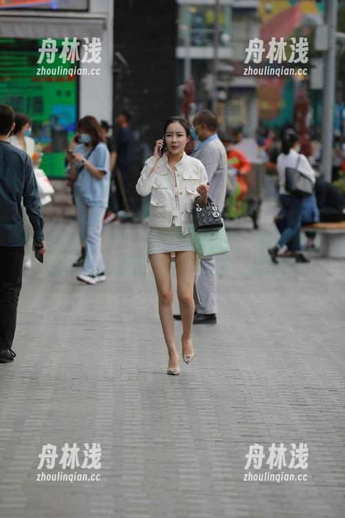 魔镜街拍 - 艾小青的旗袍街拍：最新套图，准备好为这位“衣柜女王”欢呼吧！