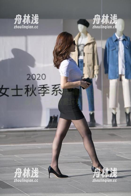 魔镜街拍 魔镜街拍:辉辉模拍好像把连身裤穿成了画布,一起欣赏这些美图吧!