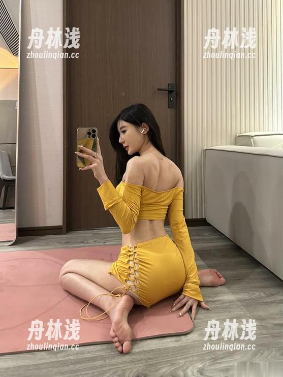 黎允熙baby 微密圈 - 别让泳池的水温和黎允熙baby的眼神迷了你的心,快来看这个绝妙的画像!